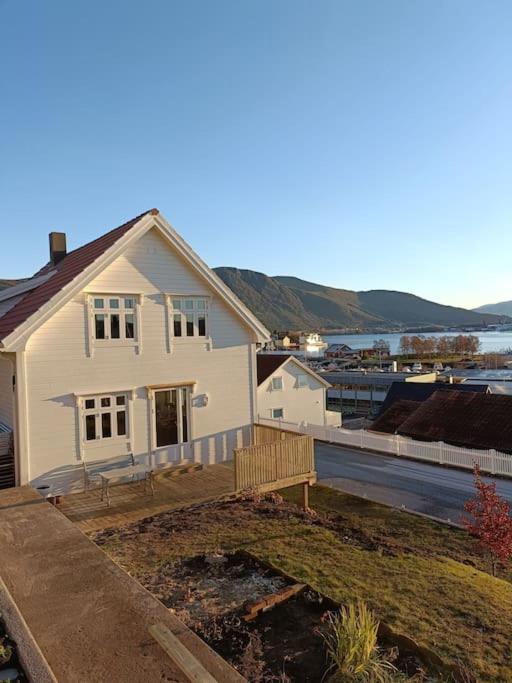 Villa Charming House In Ulsteinvik With Free Parking Exterior foto